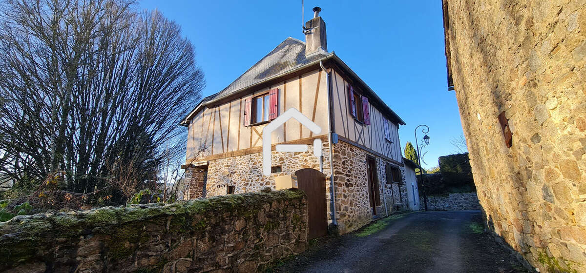 Maison à OBJAT