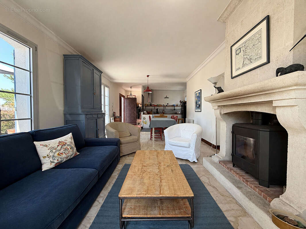 EMPLACEMENT PRIVILÉGIÉ - Maison chaleureuse de 115 m² avec terrasses - photo 2