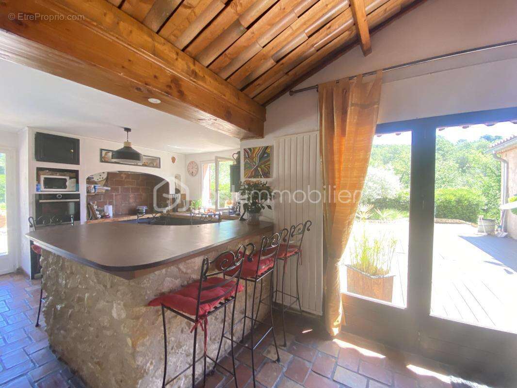 Maison à LA ROQUE-D'ANTHERON