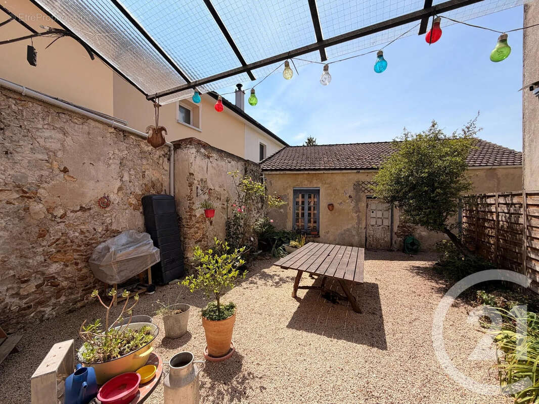 Maison à LONGPERRIER