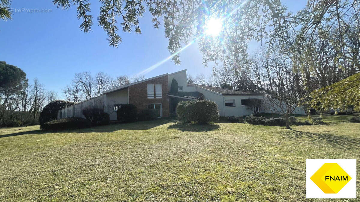 Maison 285 m² à Laroque-Timbaut  - photo 3