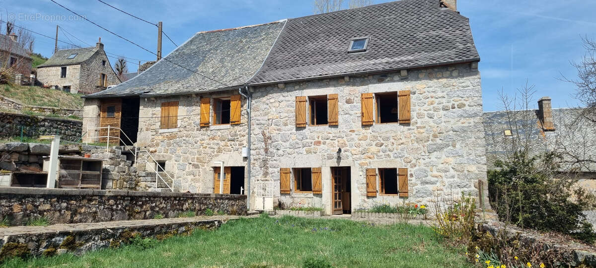 Maison à SAINT-URCIZE