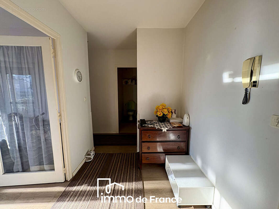Appartement à ONET-LE-CHATEAU