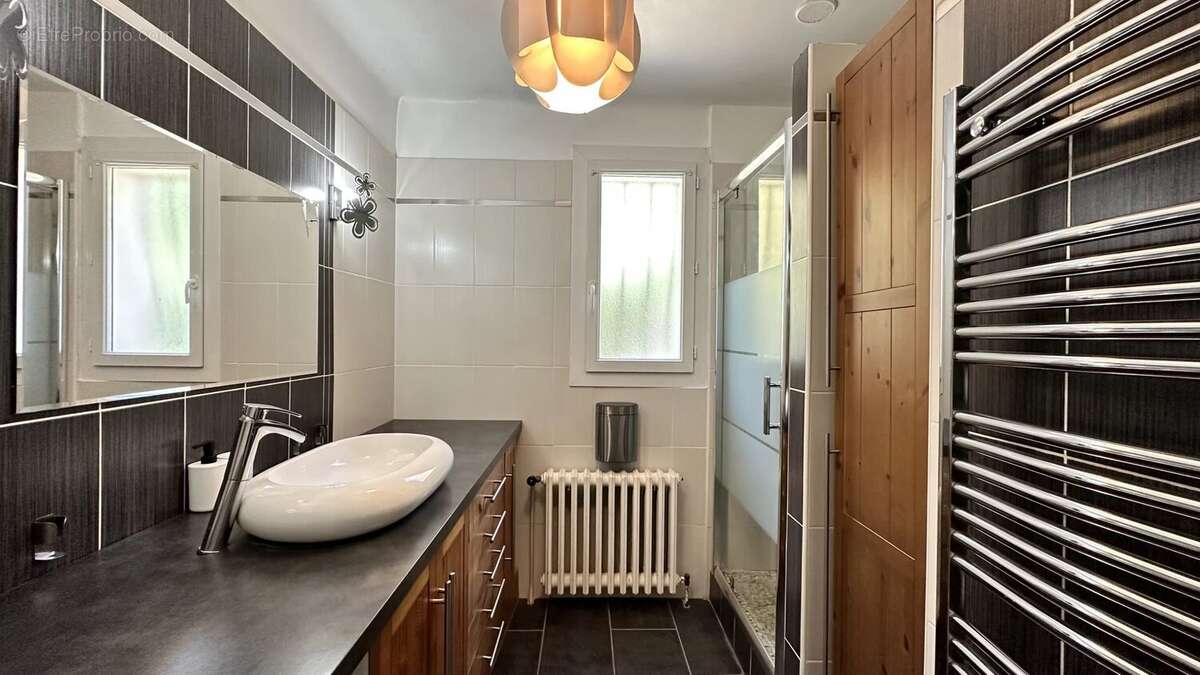 Deux maisons mitoyennes et un appartement avec jardin et garage - photo 6