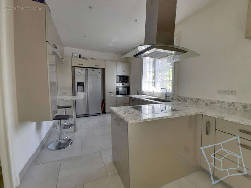 Maison à DAMPIERRE-EN-YVELINES