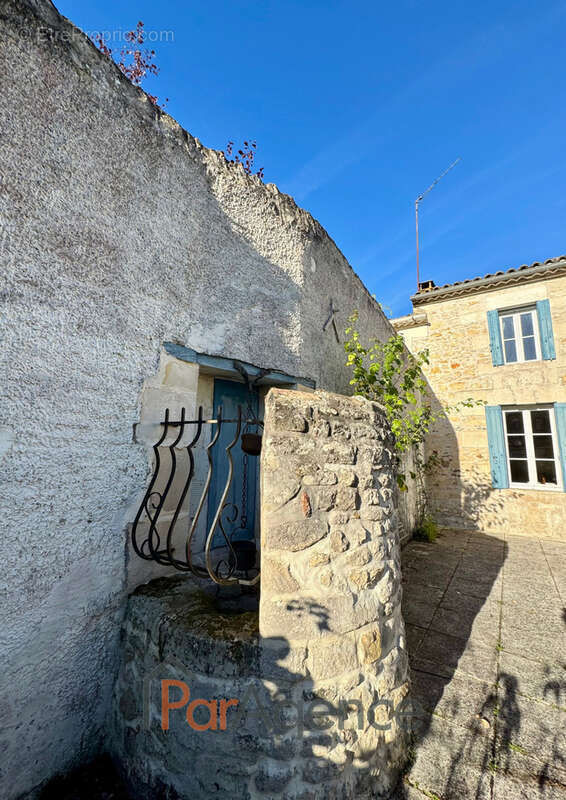 Maison à CHAILLEVETTE