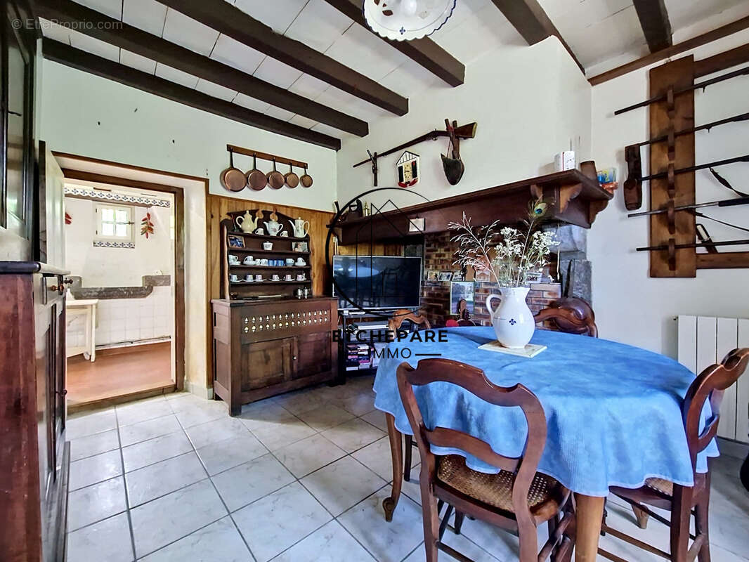 Maison à LAGUINGE-RESTOUE