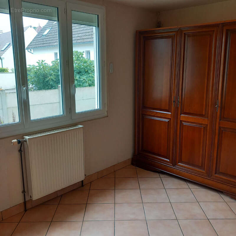 Maison à SAINT-PIERRE-LES-NEMOURS