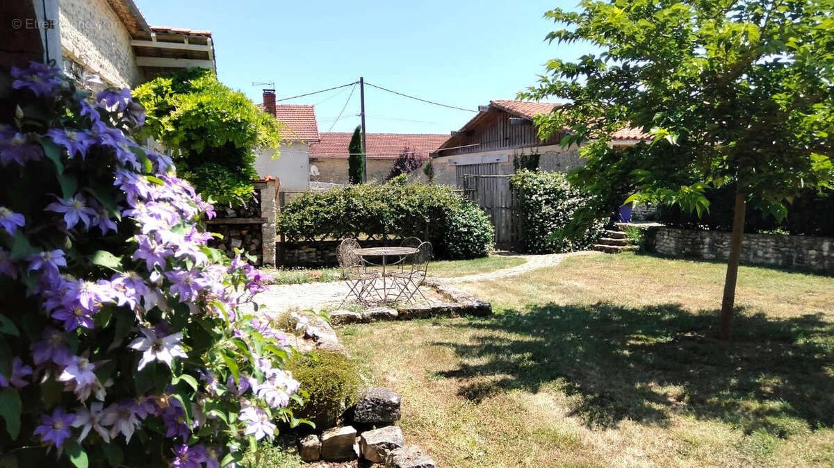 EXTERIEUR - Maison à CELLEFROUIN