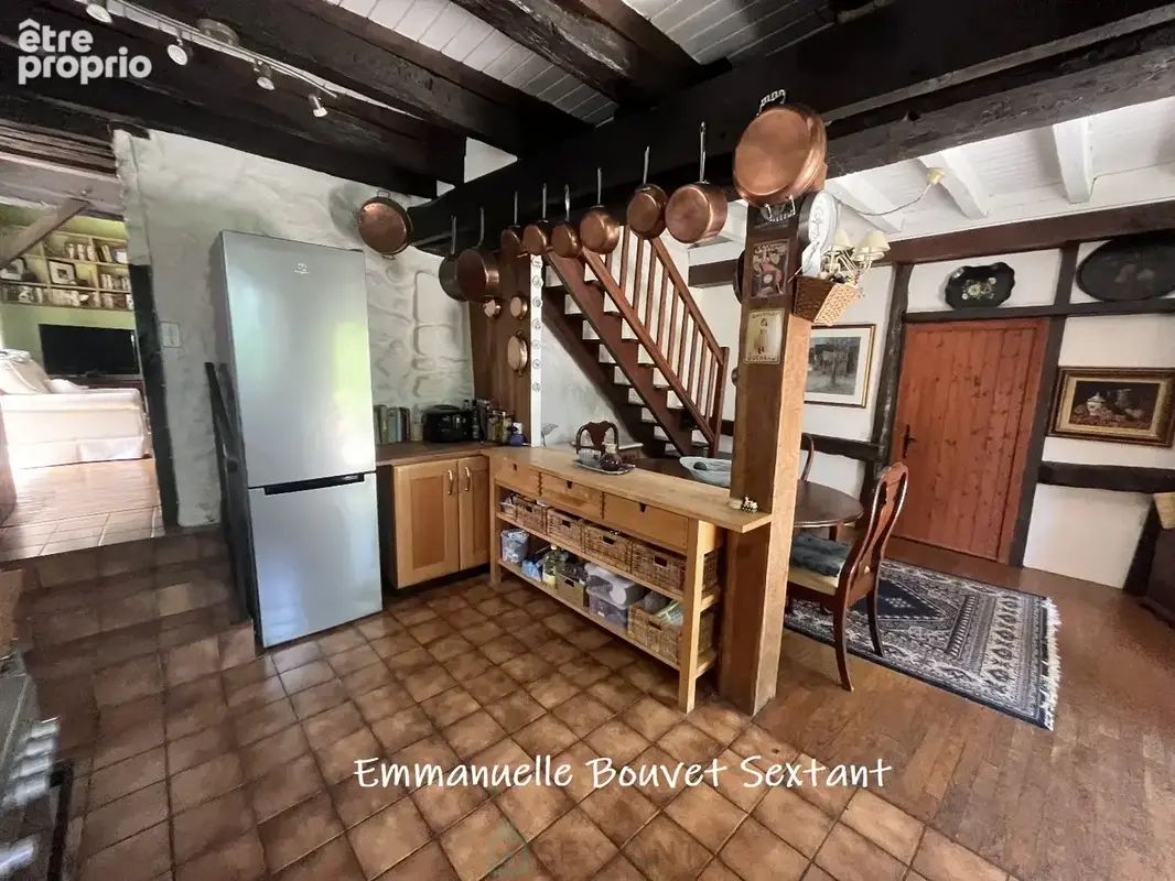 Maison en pierre, 3 chambres, 2 sde, piscine, agréable terrain avec vue dégagée de 2523 m2 - photo 9