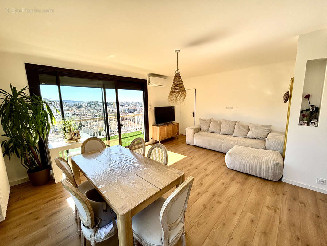 À vendre    Appartement entièrement rénové avec grand balcon/terrasse à Saint-Étienne (secteur vivaraize) - photo 6