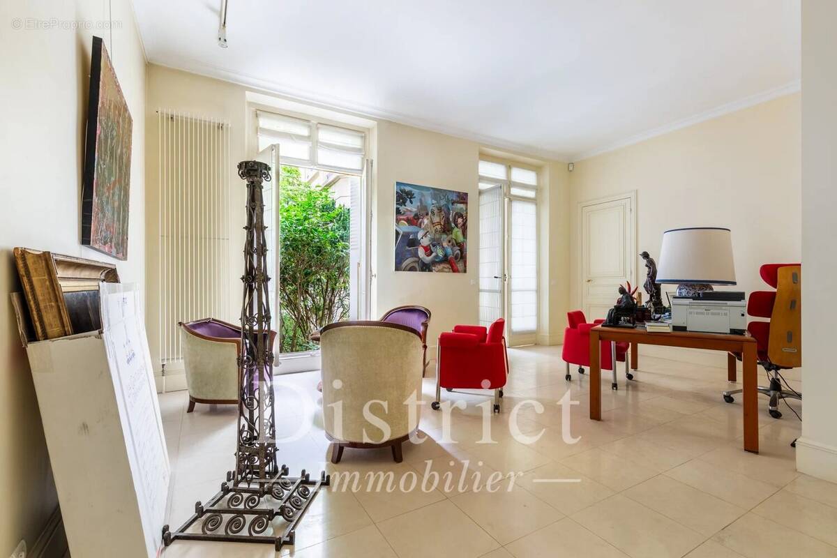 Appartement à PARIS-8E