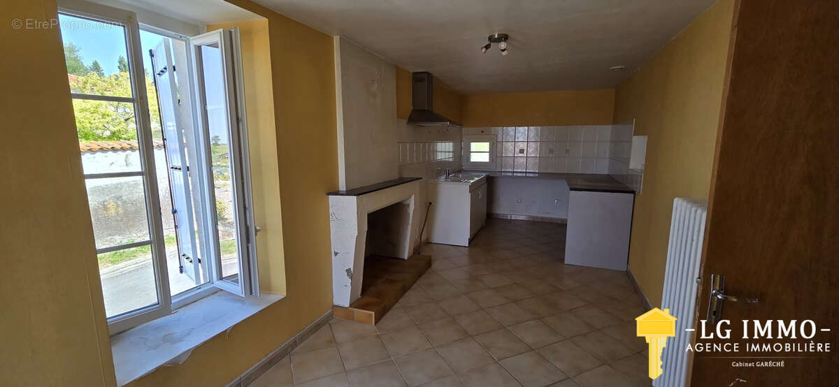 Maison à SAINT-ROMAIN-SUR-GIRONDE