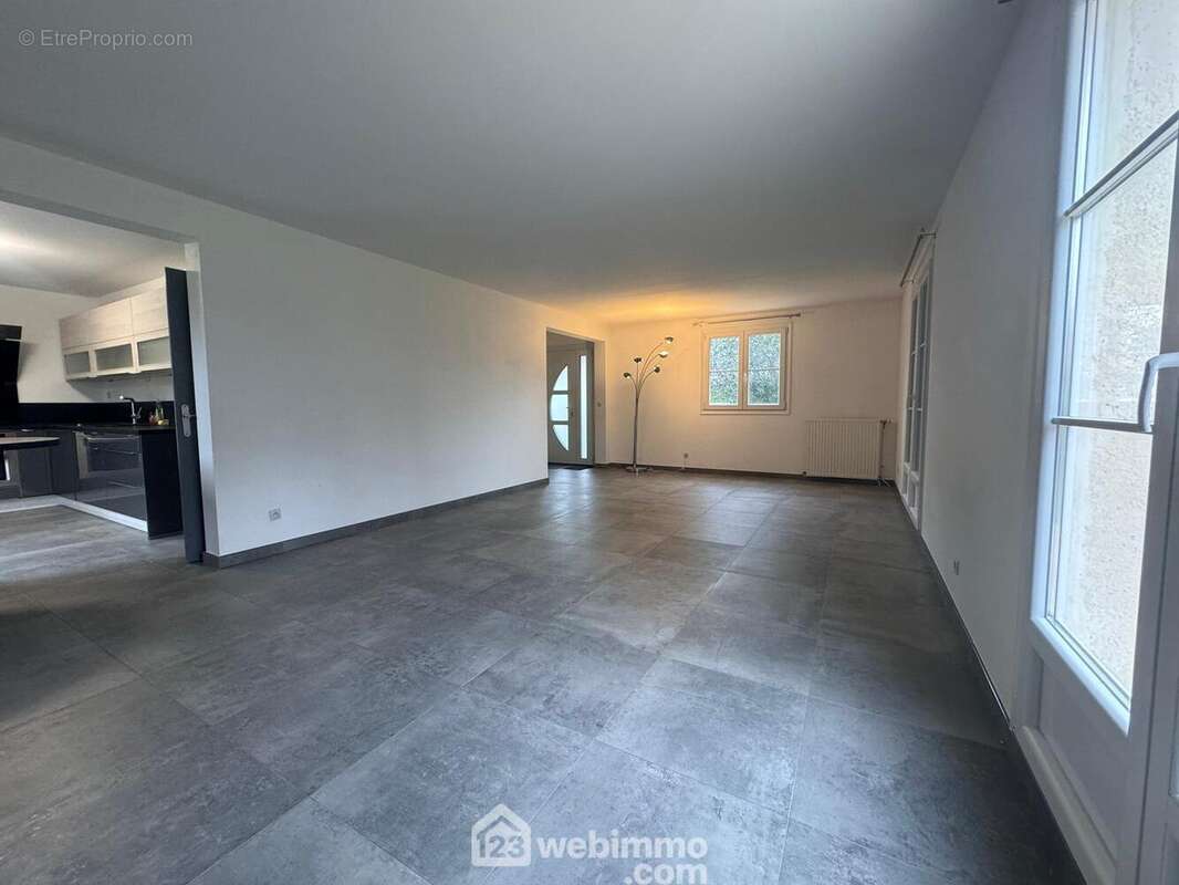 autre vue du séjour - Maison à BONDOUFLE