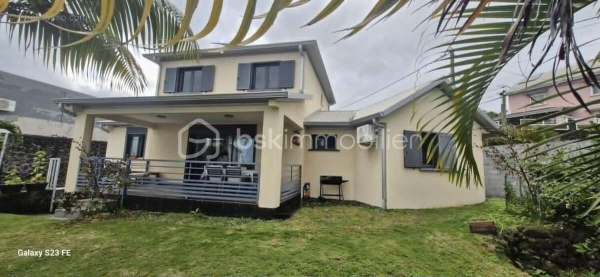 Villa contemporaine de 127 m² – Mont Vert Les Hauts – Saint-Pierre - photo 2