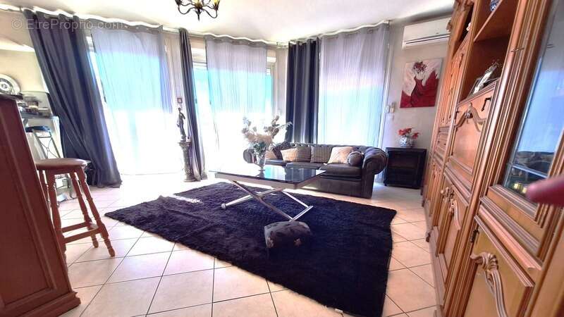 Appartement à MARSEILLE-4E