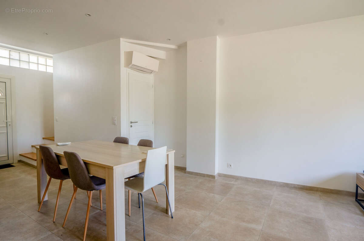 Appartement à FRESNES