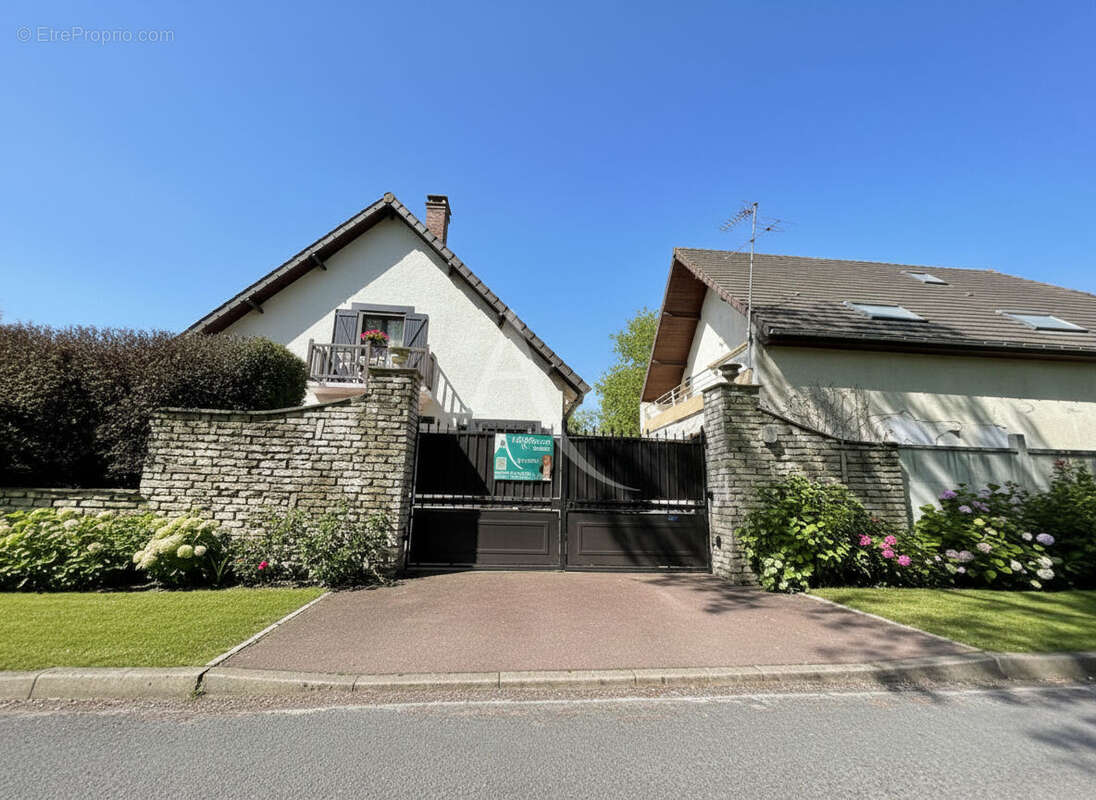 Maison à SERRIS