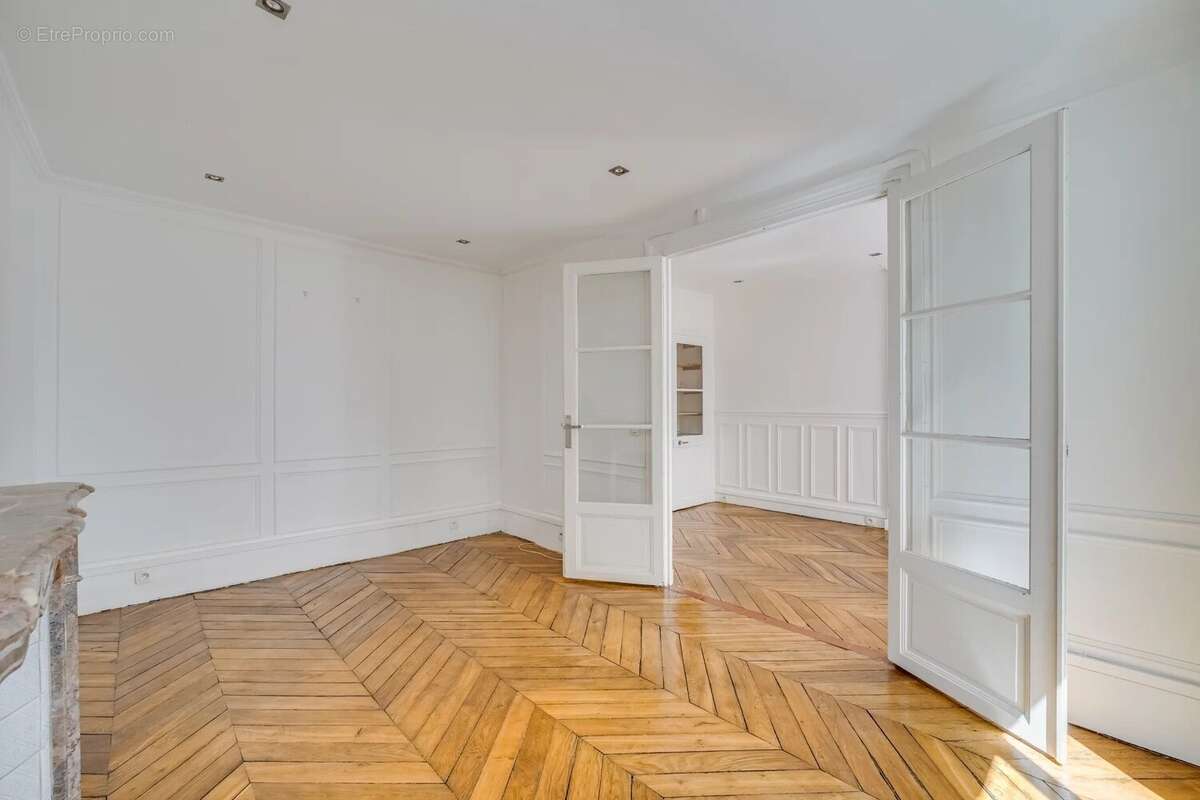 Appartement à PARIS-7E