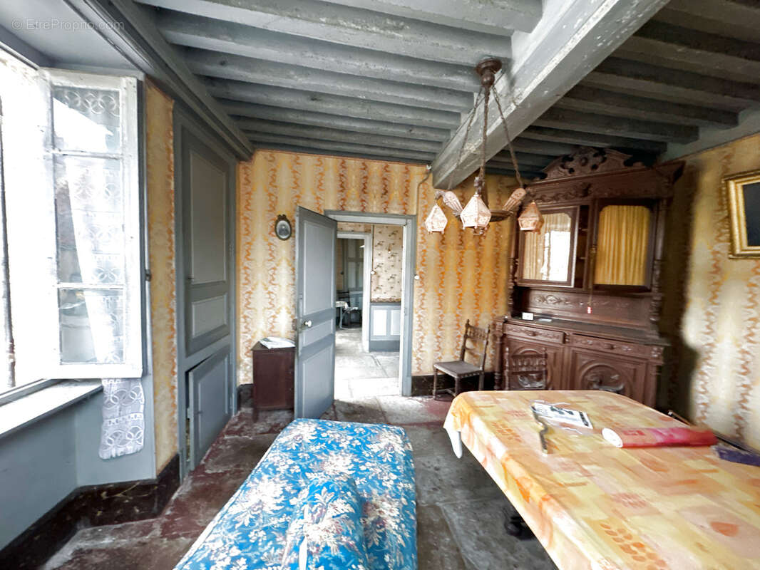 Maison de village  à rénover avec belle grange avec jardin attenant clos de murs  77 000 €   F.A.I. - photo 5
