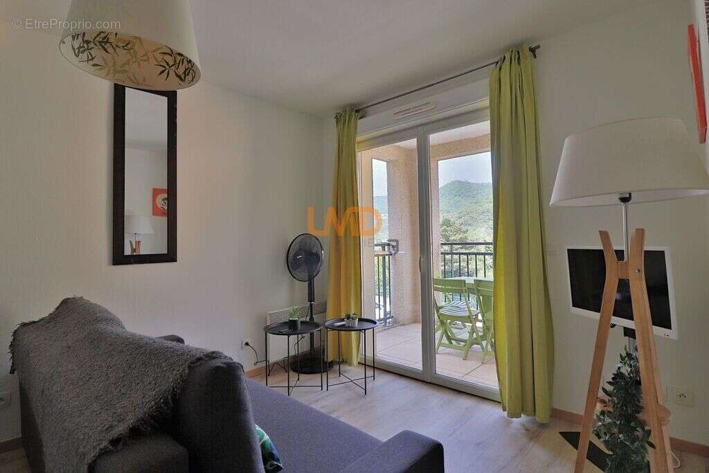 Appartement à AVENE