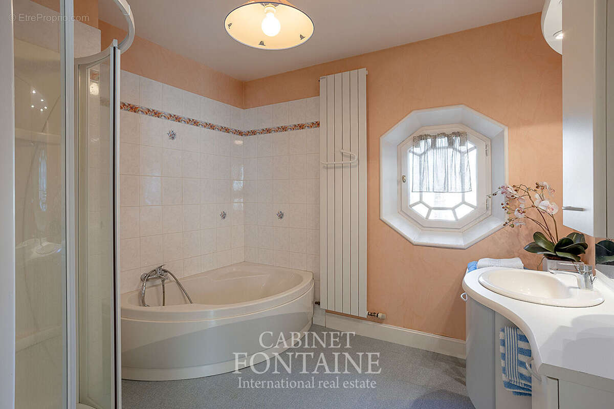 Maison à CREVECOEUR-LE-GRAND