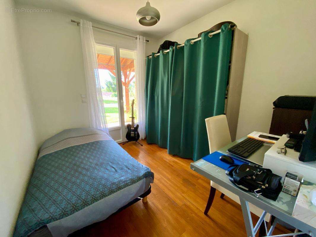 Maison à SAINT-AVIT-DE-VIALARD