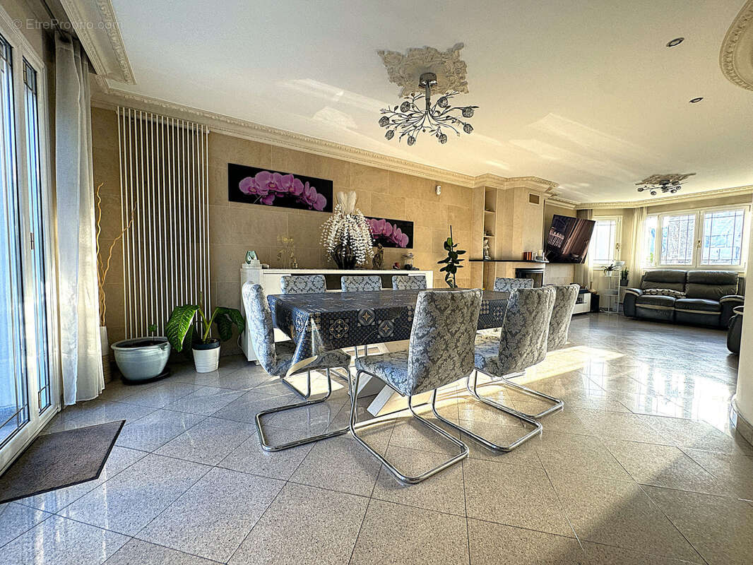 Très belle demeure à proximité des futurs métros - photo 5