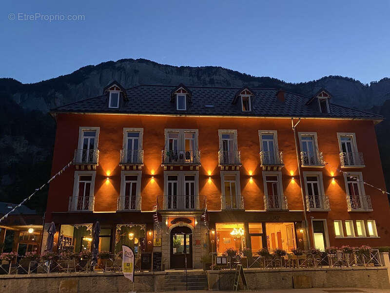 Commerce à LE BOURG-D'OISANS