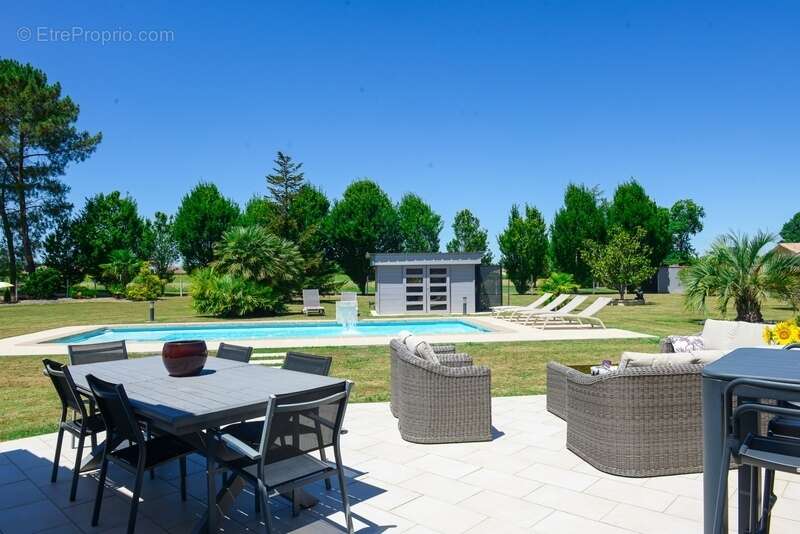 Maison contemporaine haut de gamme 203m2 avec piscine chauffée et double garage - photo 3