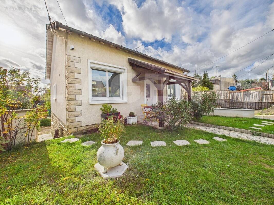 CAM04006G0-PR0041-STILL001 - Maison à LEUVILLE-SUR-ORGE