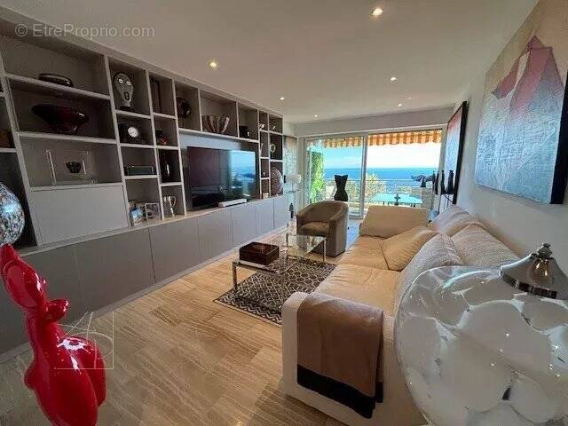 Appartement à VALLAURIS