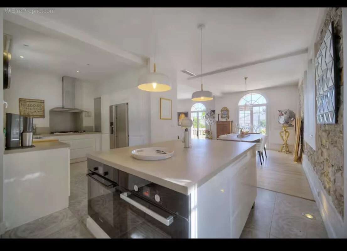 Villa de caractère -5 chambres dans une rue au calme - photo 5