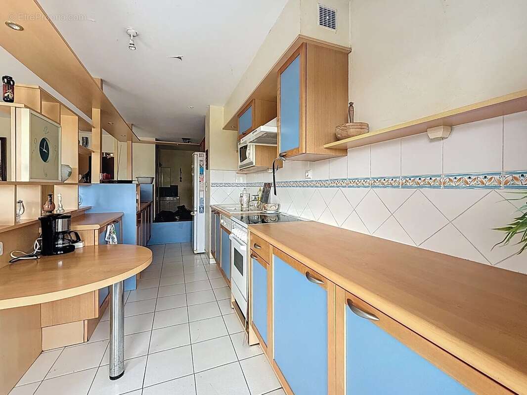 Appartement à SAINT-LAURENT-DU-VAR