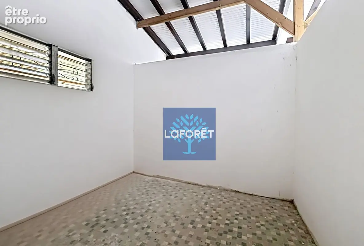 A VENDRE : Local commercial d'environ 116m² à Kerlys FORT-DE-FRANCE - photo 3