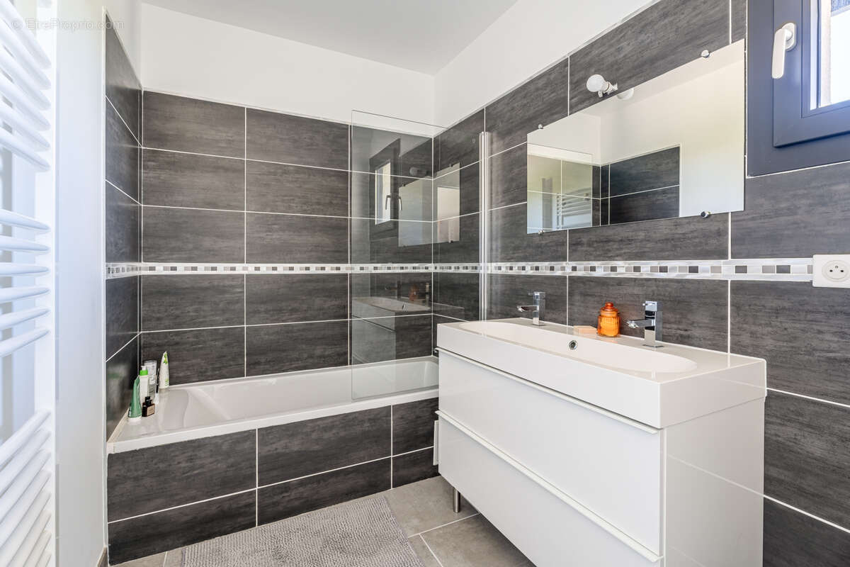 Appartement à PEYNIER