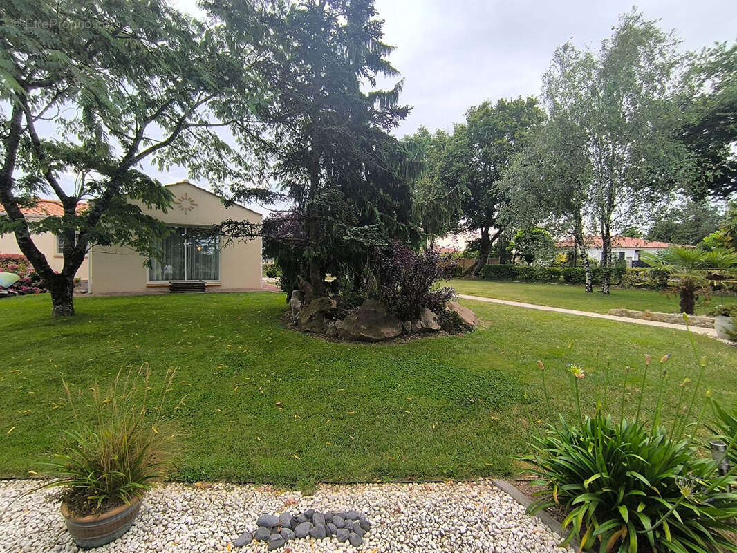 Maison à COMMEQUIERS