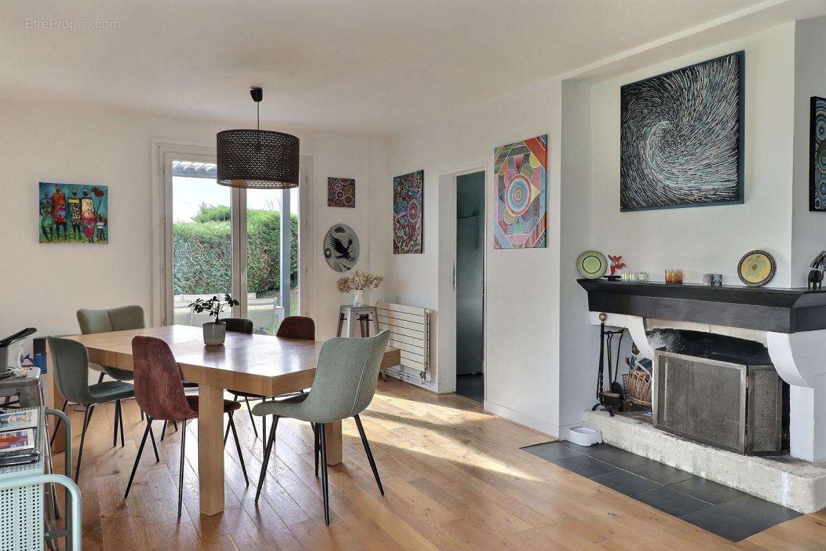 Maison à CRESPIERES