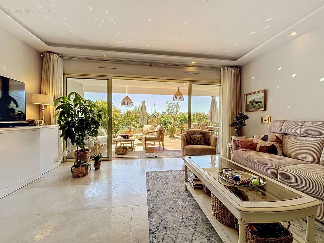 Appartement à VILLENEUVE-LOUBET