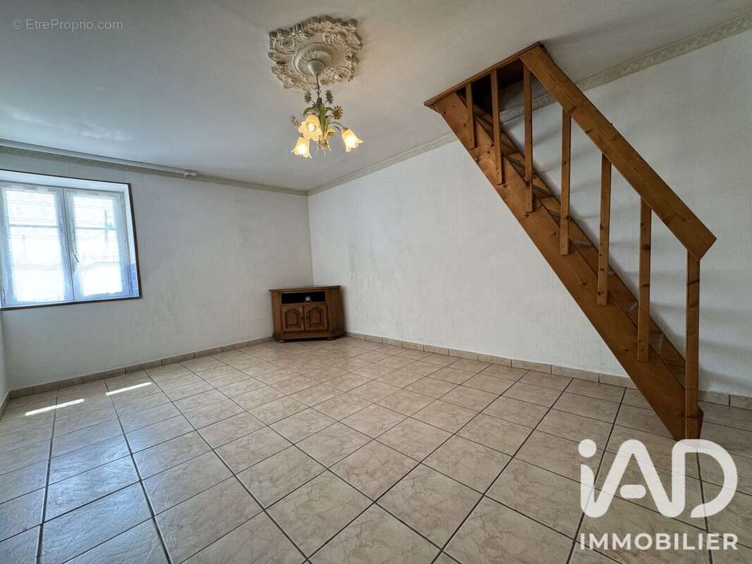 Maison 70 m² à Vivy  - photo 8