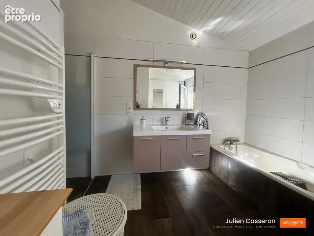 Chantonnay centre – Maison 153 m² – 3 chambres, piscine et garage - photo 11