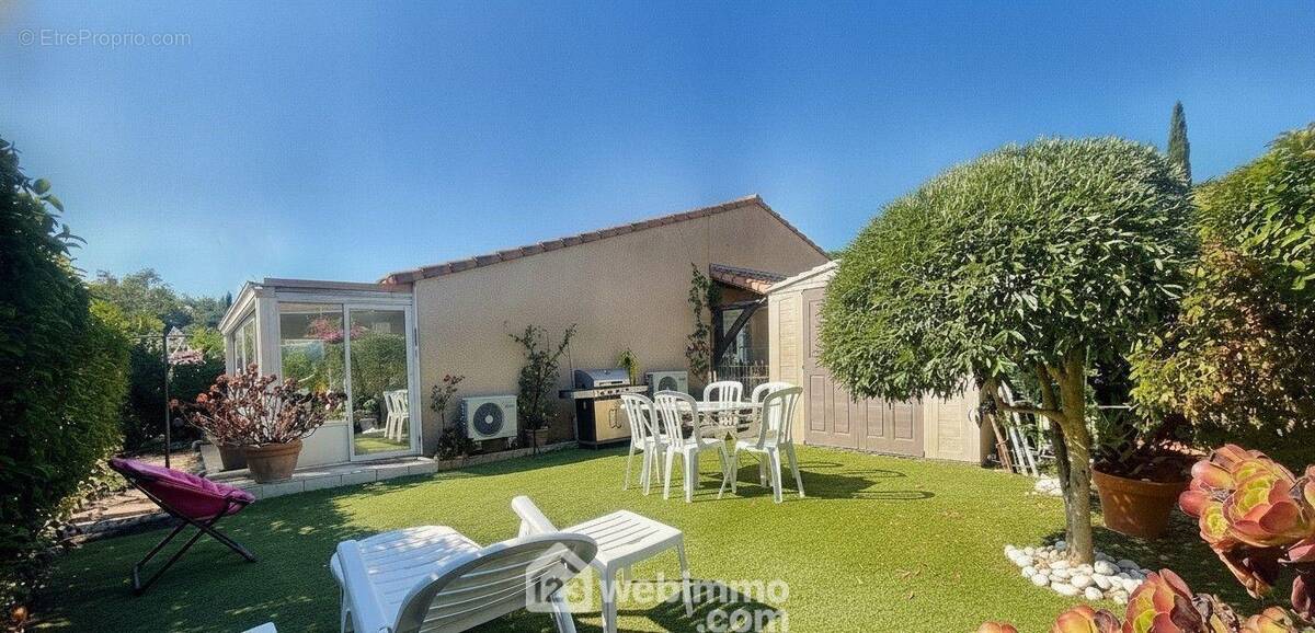 Mazet avec jardin privatif exposé Sud-Est, à seulement 300 mètres des plages de la Nartelle. - Maison à SAINTE-MAXIME