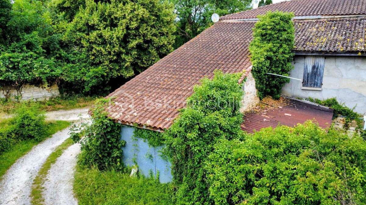 SAINT-VAIZE – Ensemble immobilier à fort potentiel aux portes de Saintes 85000€ - photo 14
