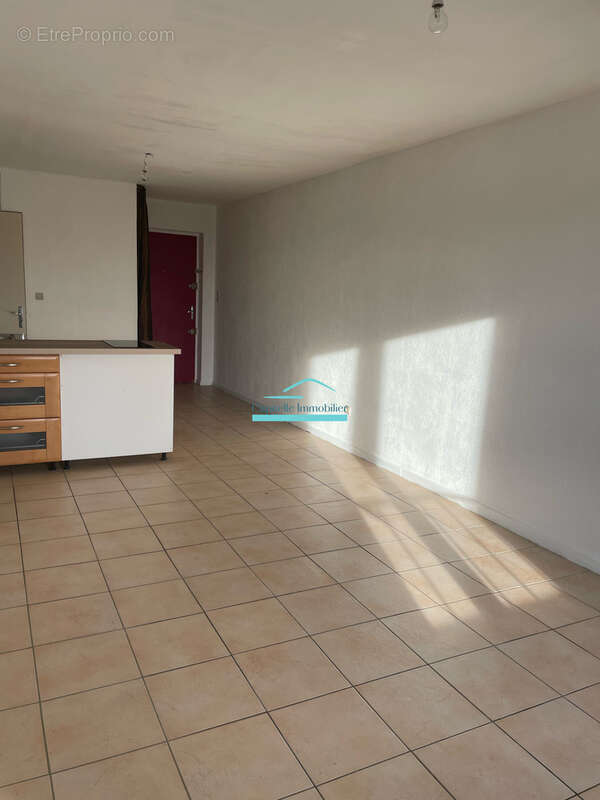 Appartement à VIC-LA-GARDIOLE