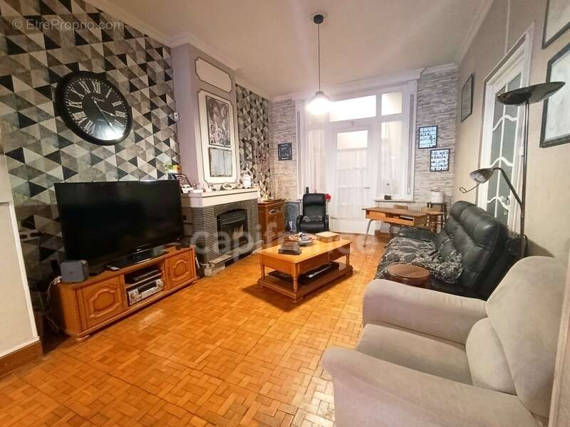  Spacieuse maison bourgeoise de 280 m² – Habitez et générez un revenu locatif avec 50 m² en plus ! - photo 6