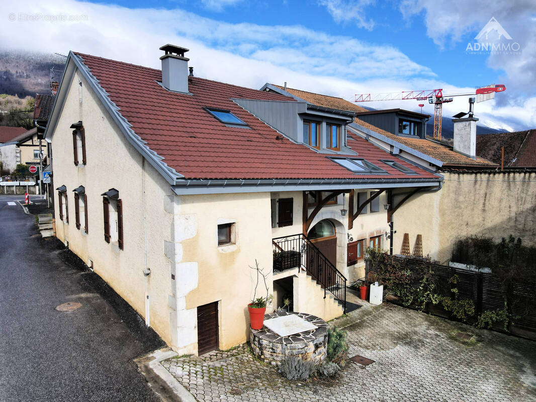 Maison à PERON