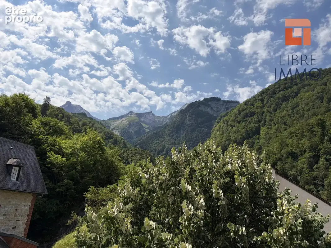 Appartement à EAUX-BONNES