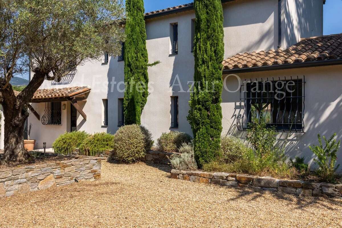 Maison à PLAN-DE-LA-TOUR