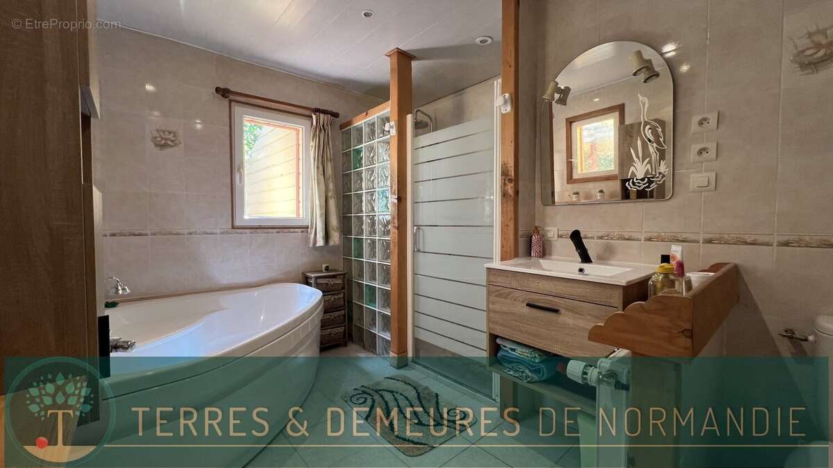 A vendre Propriété touristique de charme au cur de la campagne normande, offrant un cadre paisible et un fort potentiel d'activ - photo 9