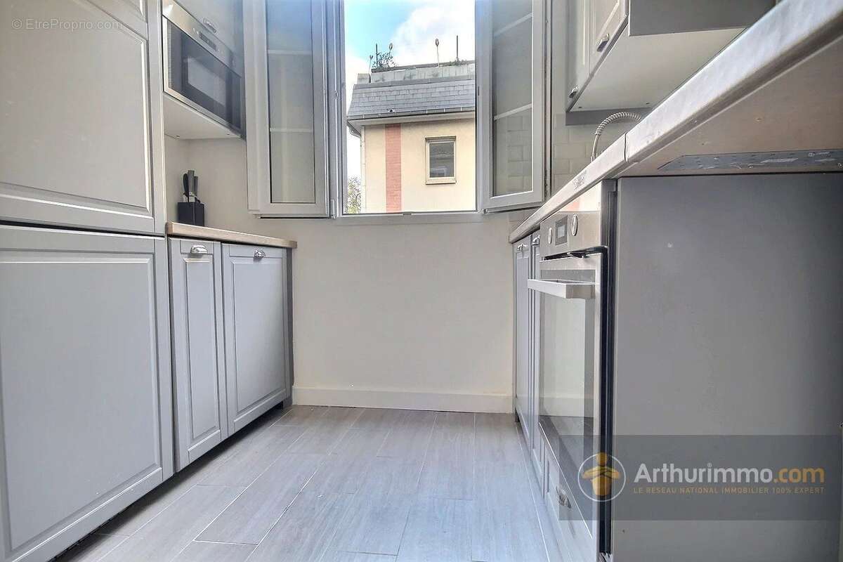 Appartement à CHARENTON-LE-PONT